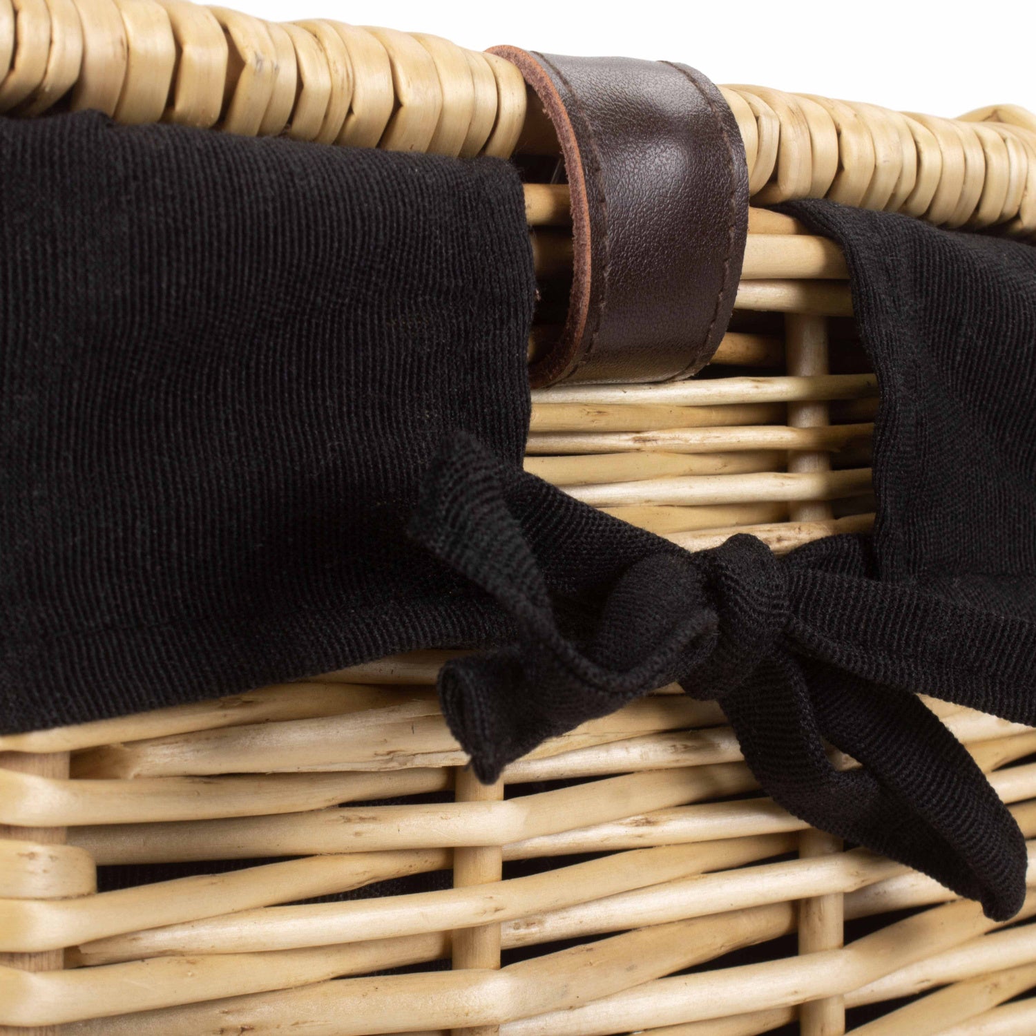 20 Inch Buff Willow Hamper Trunk with Black Lining