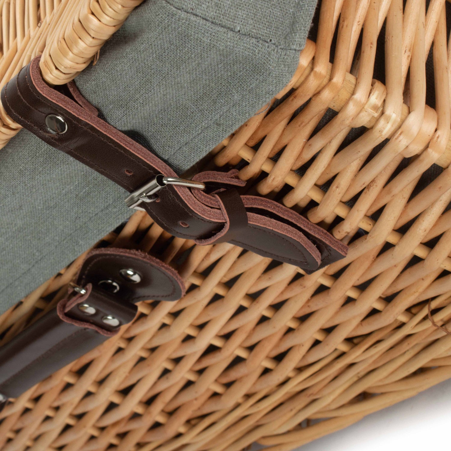 20 Inch Buff Willow Hamper Trunk with Grey Sage Lining