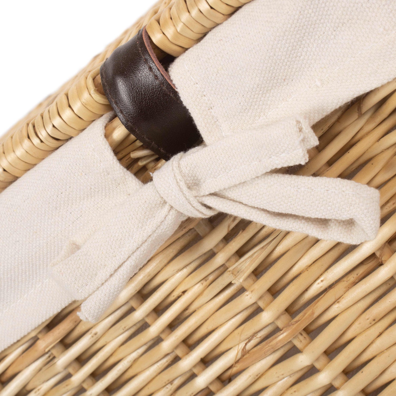 20 Inch Buff Willow Hamper Trunk with White Lining