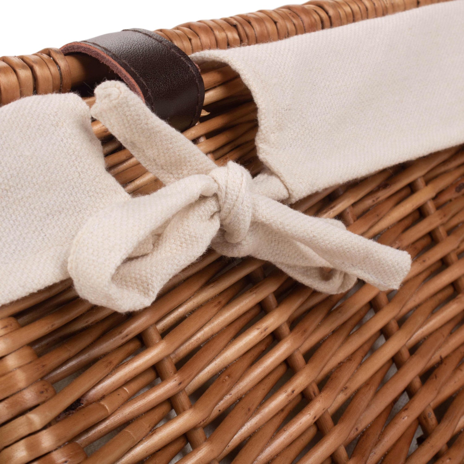 18 Inch Double Steamed Willow Hamper Trunk with White Lining