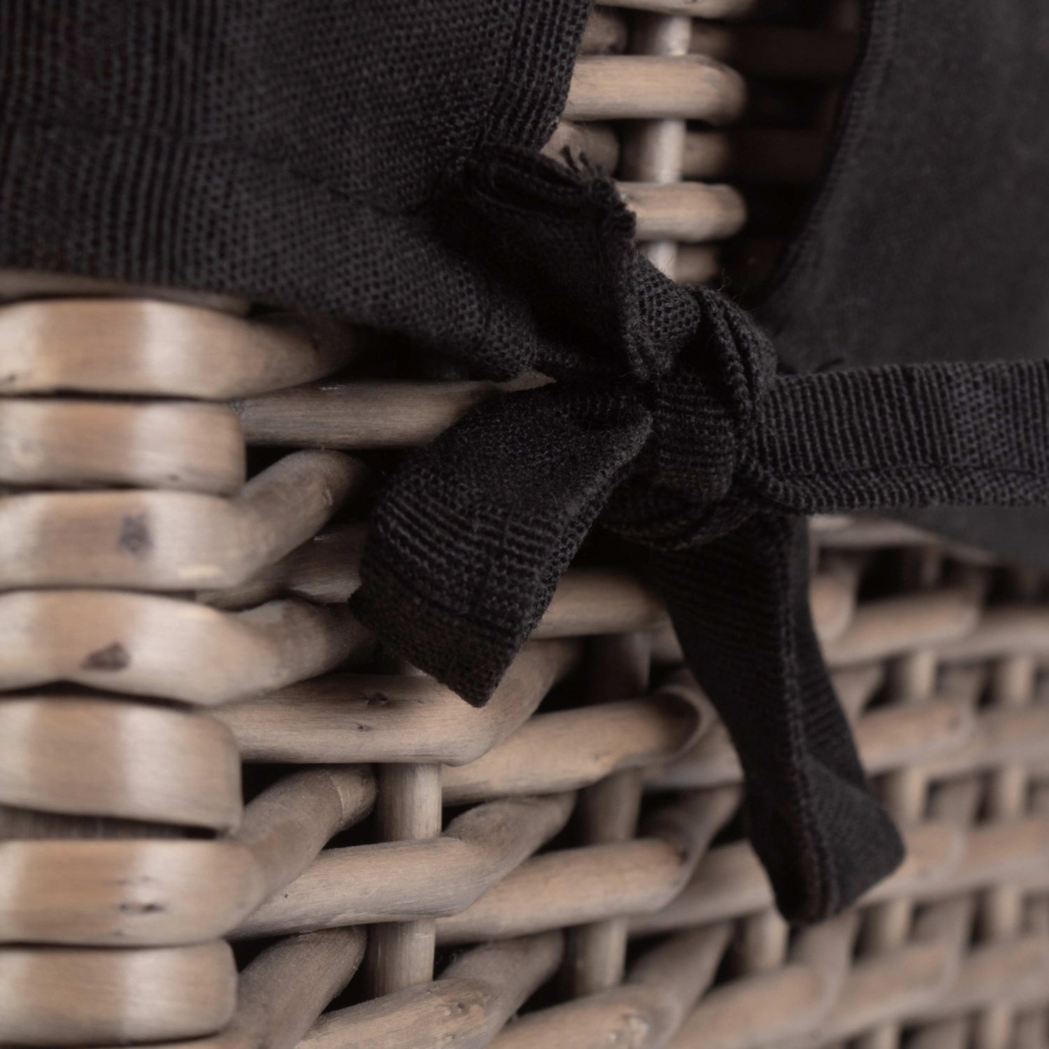 20 Inch Antique Wash Willow Hamper with Black Lining