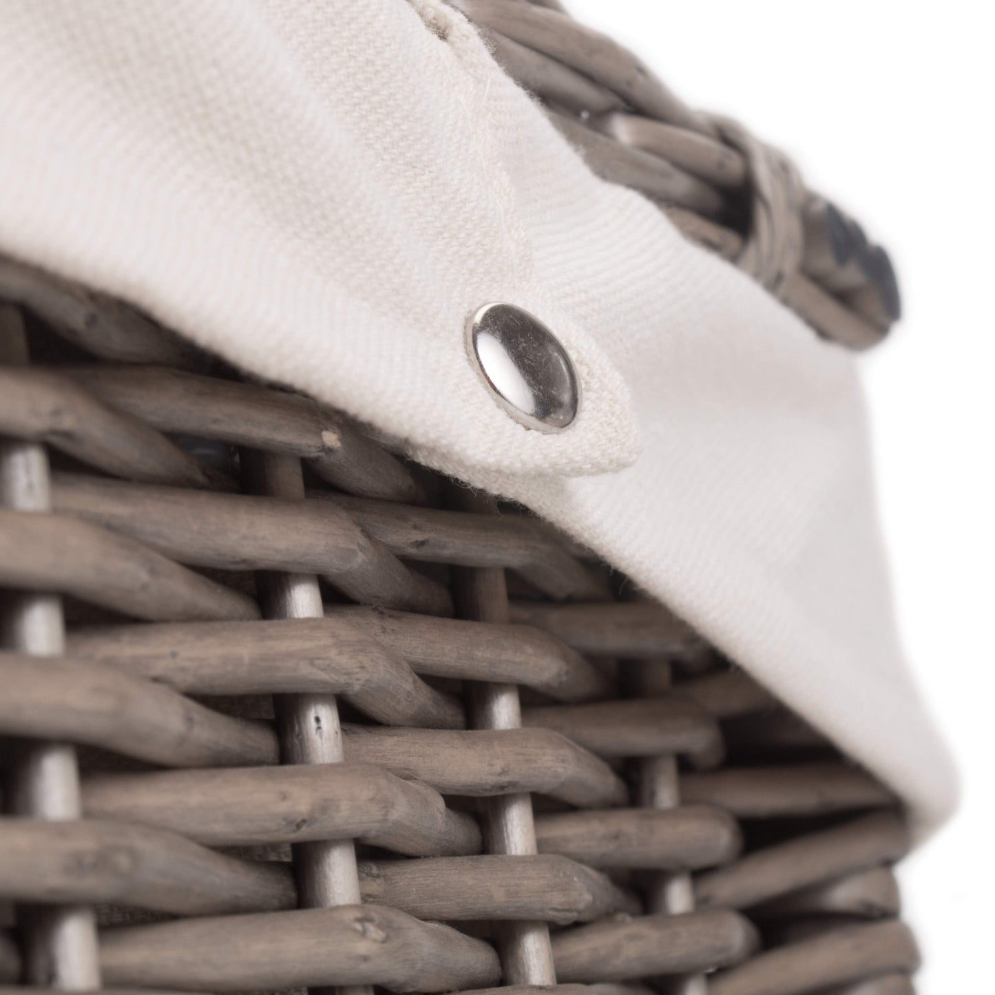 20 Inch Antique Wash Willow Hamper with White Lining