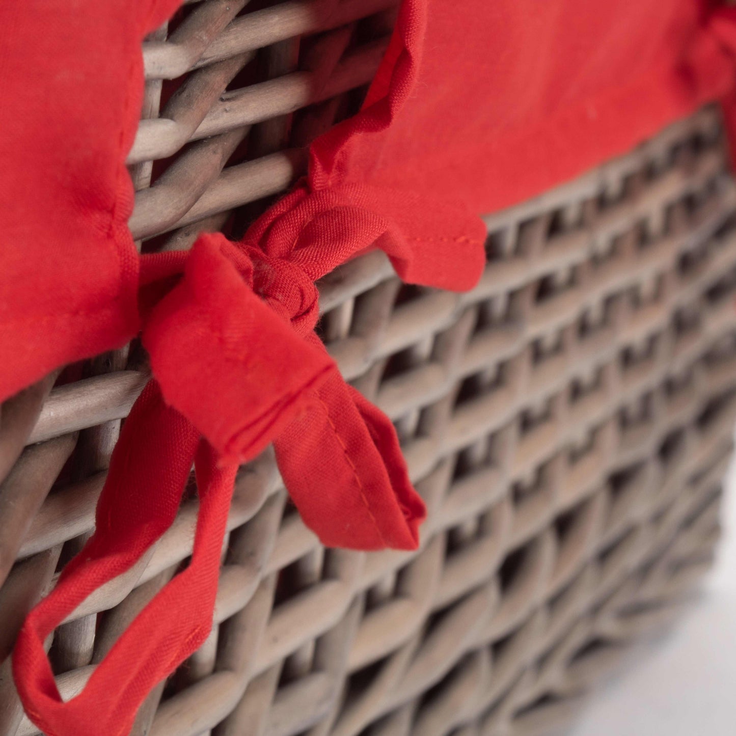 18 Inch Antique Wash Willow Hamper with Red Lining