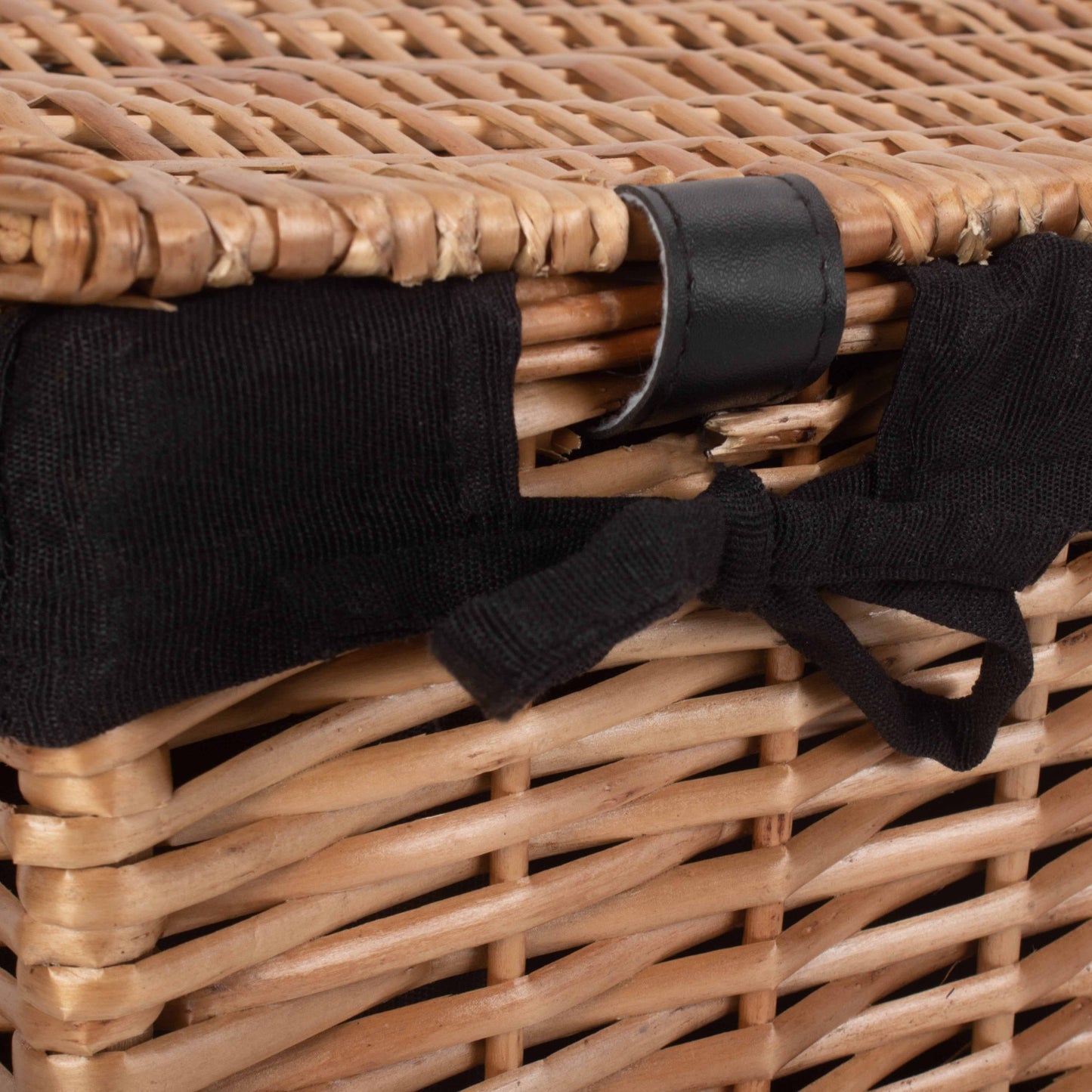 18 Inch Split Willow Hamper with Black Lining