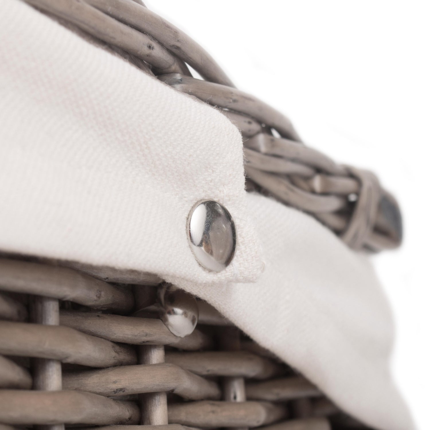 18 Inch Antique Wash Willow Hamper with White Lining