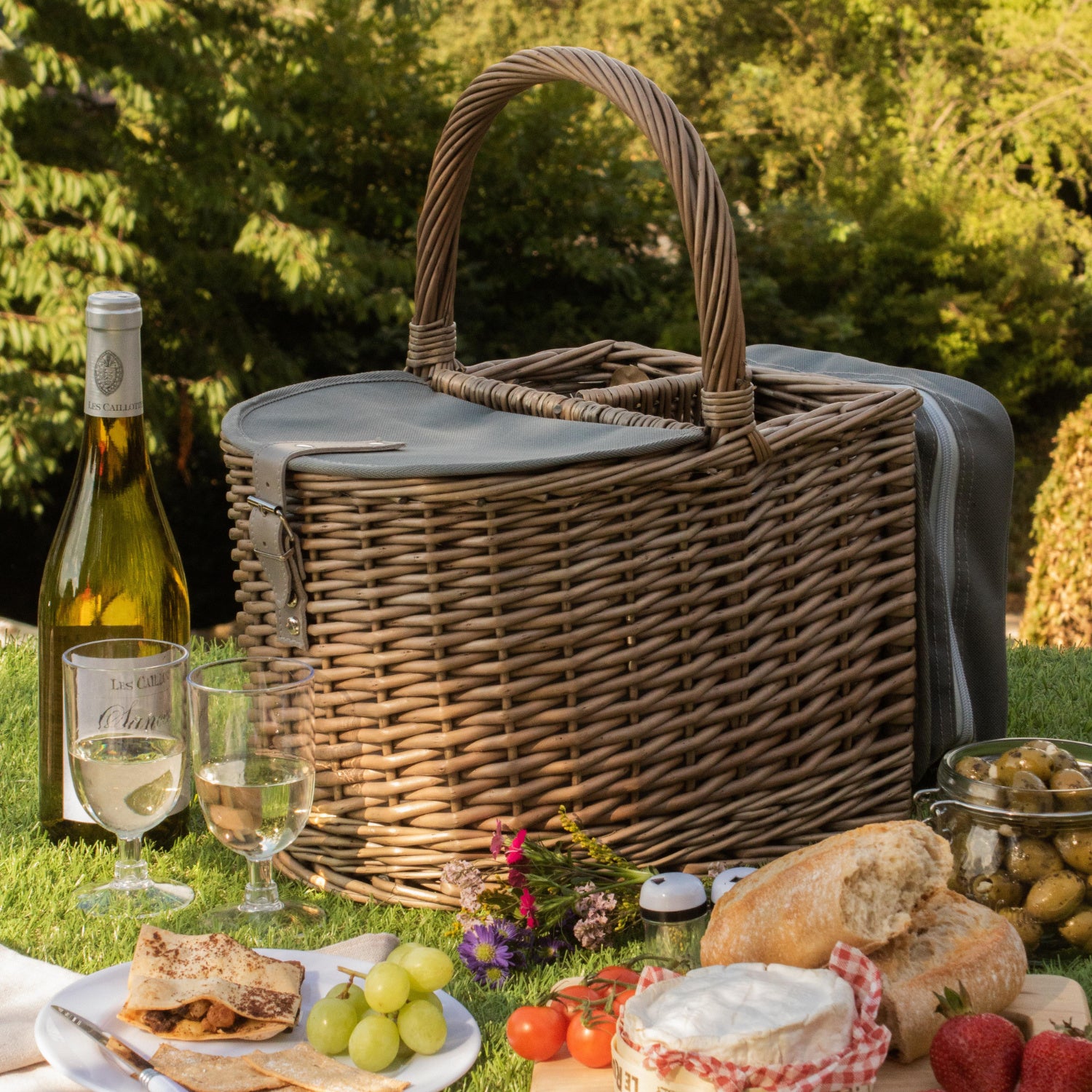 2 Bottle Beach Hamper