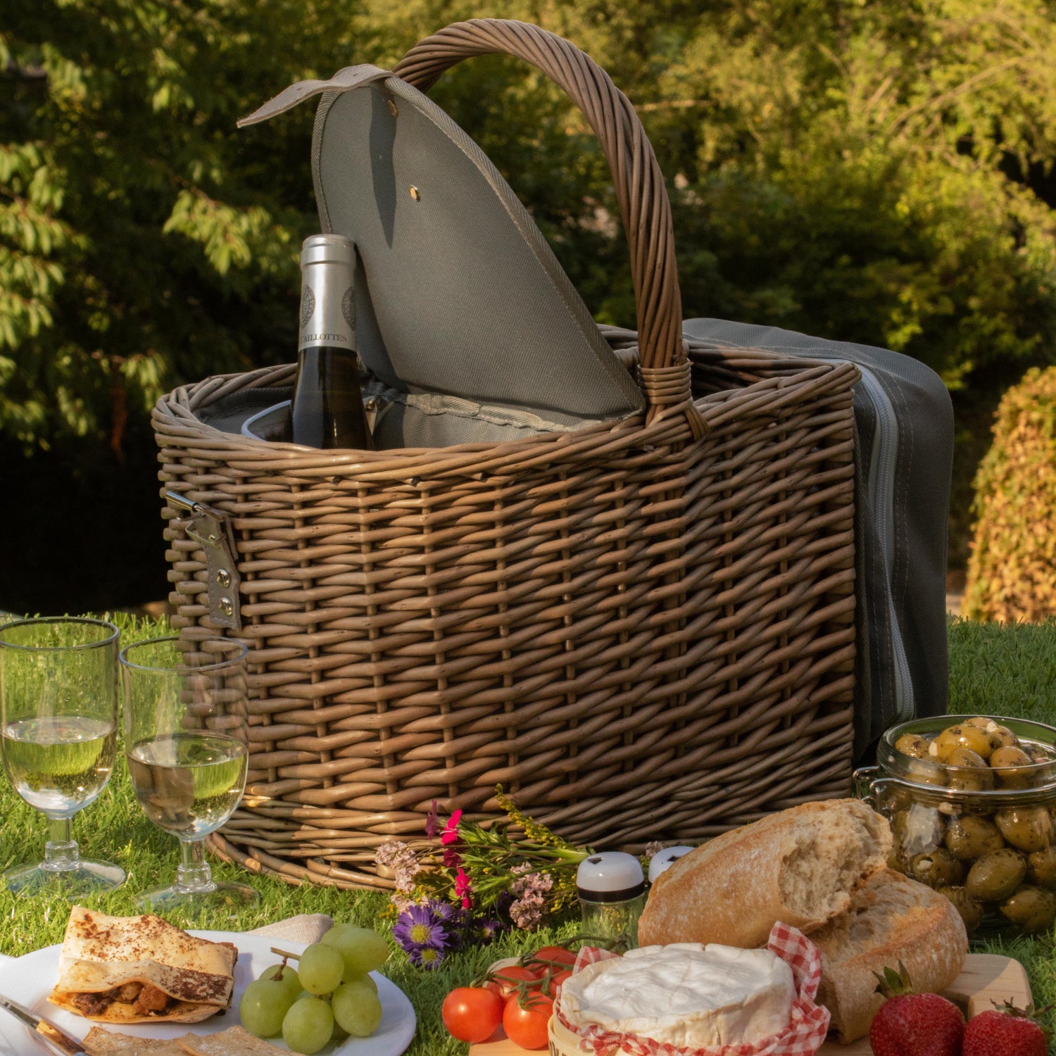 2 Bottle Beach Hamper