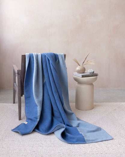 Cloud Cotton Blanket: Tide in Cornflower