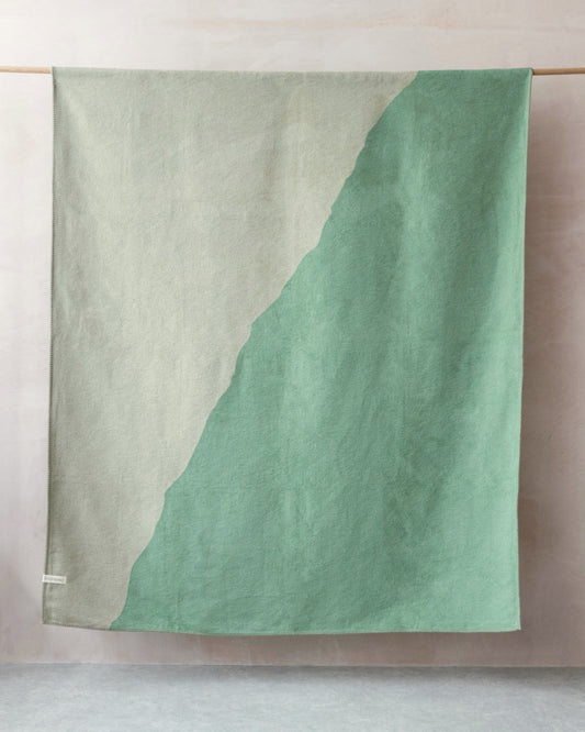 Cloud Cotton Blanket: Vale in Thyme