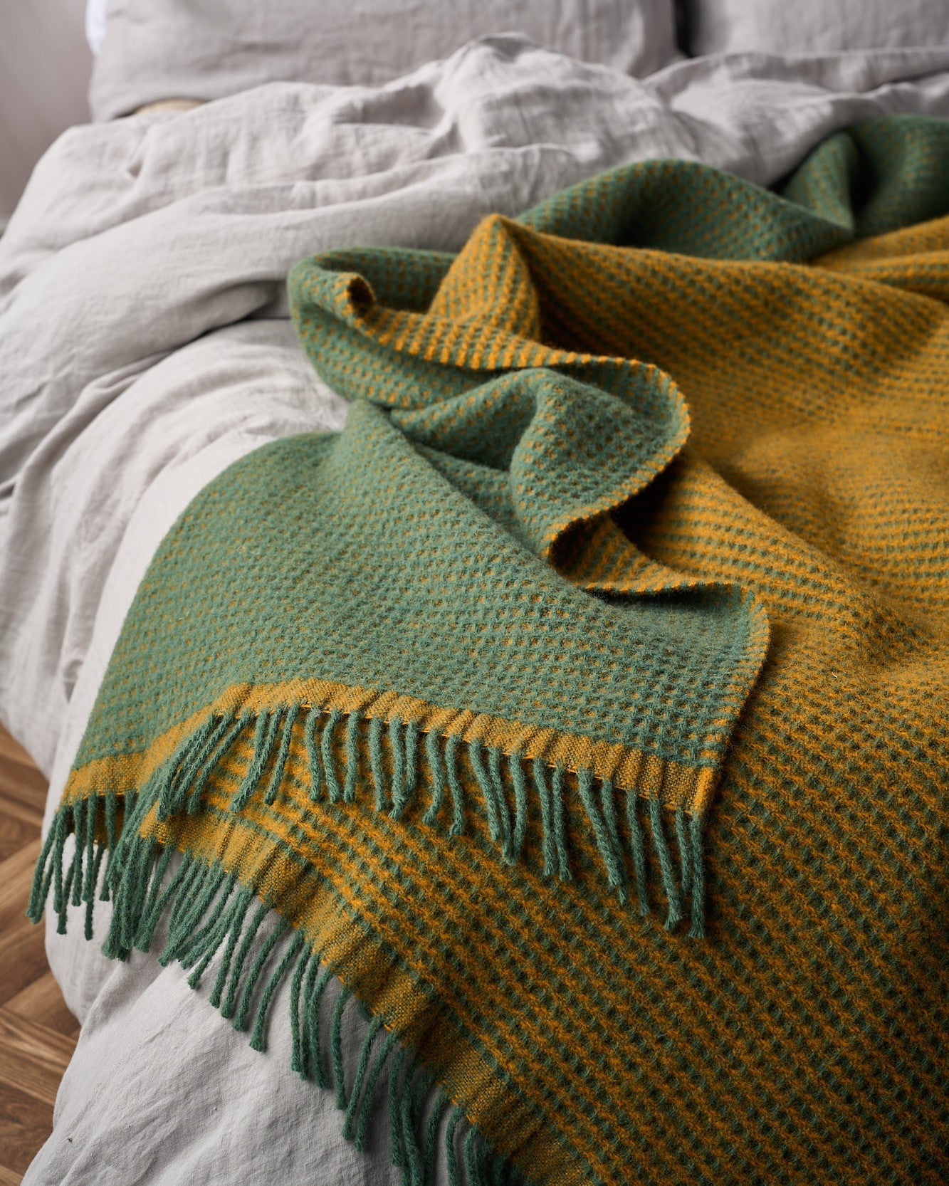 Totterdown Waffle Blanket: College Green & Ashton